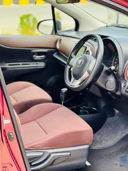 Toyota Vitz 2012 (4)