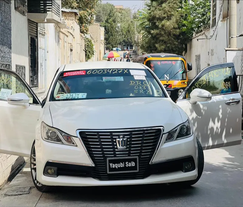 Toyota Crown 2014 (1)