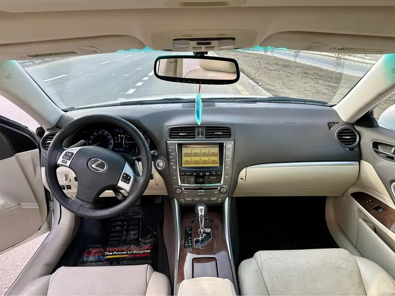 Lexus IS250 2011 (4)