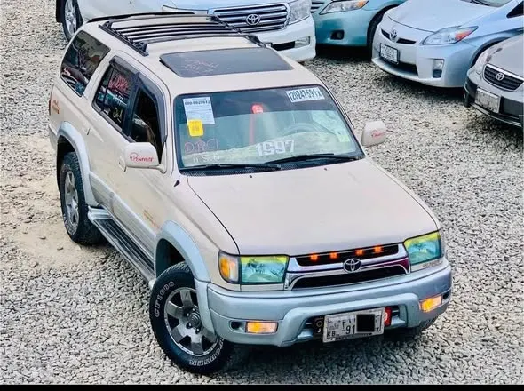 Toyota 4Runner SR5 1997 (1)