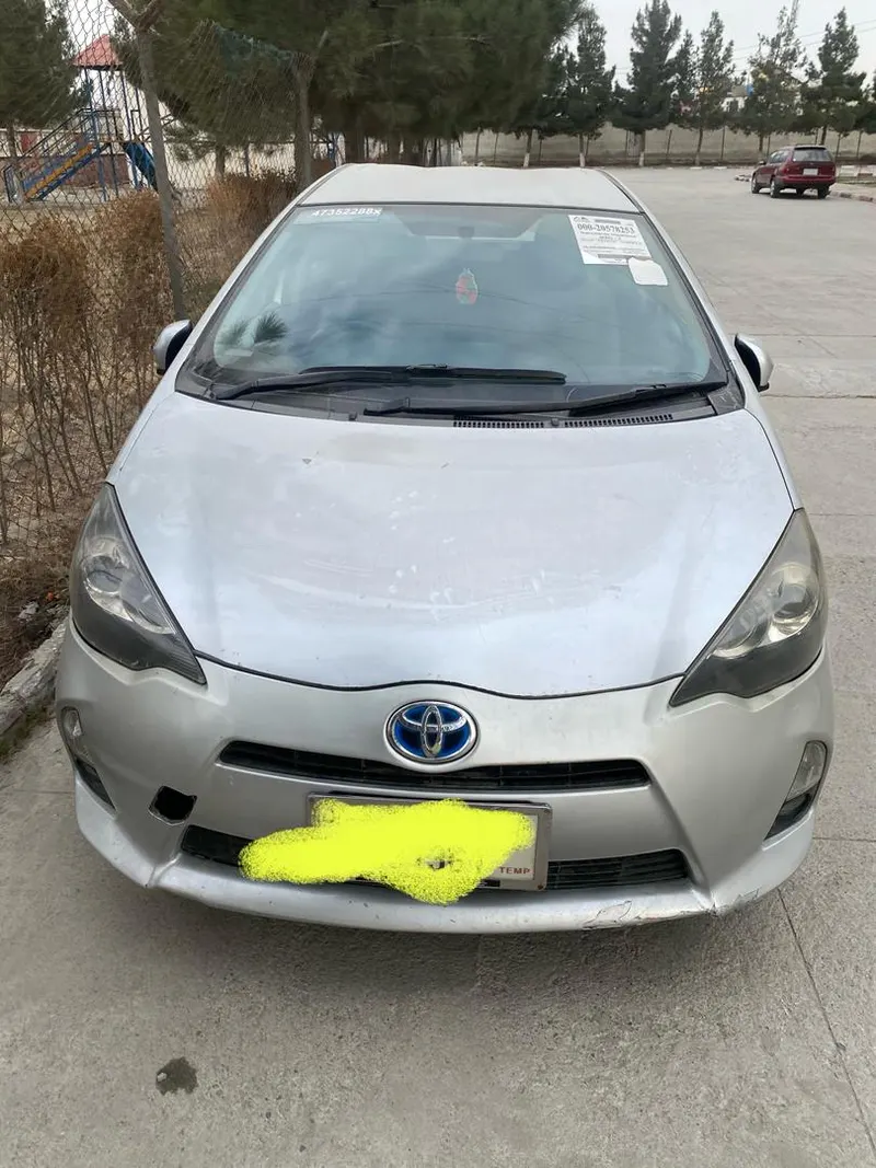 Toyota Aqua 2014 (1)