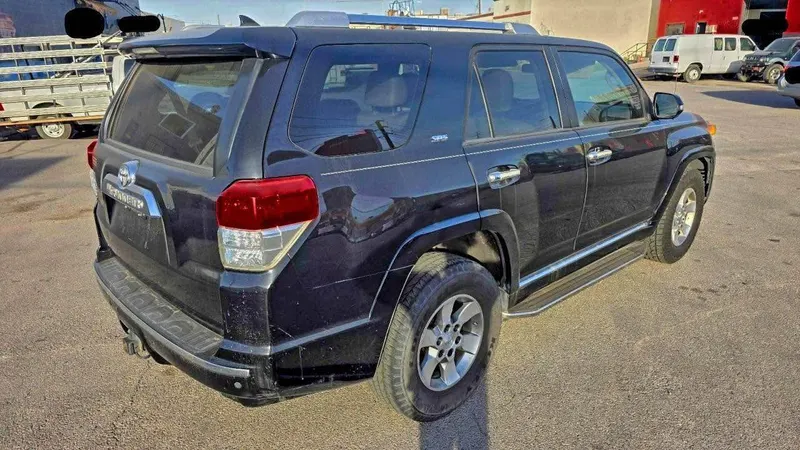 Toyota 4Runner 2011 (3)