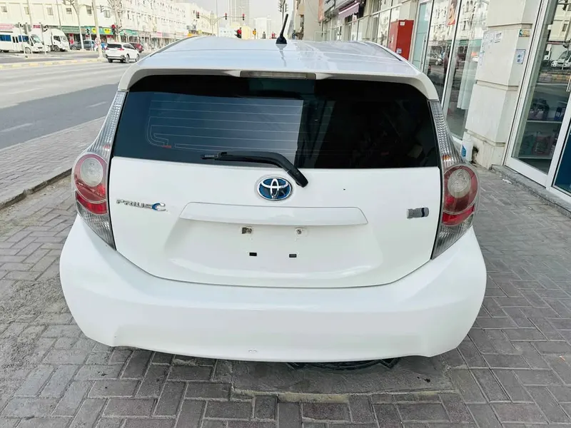 Toyota Aqua 2012 (3)