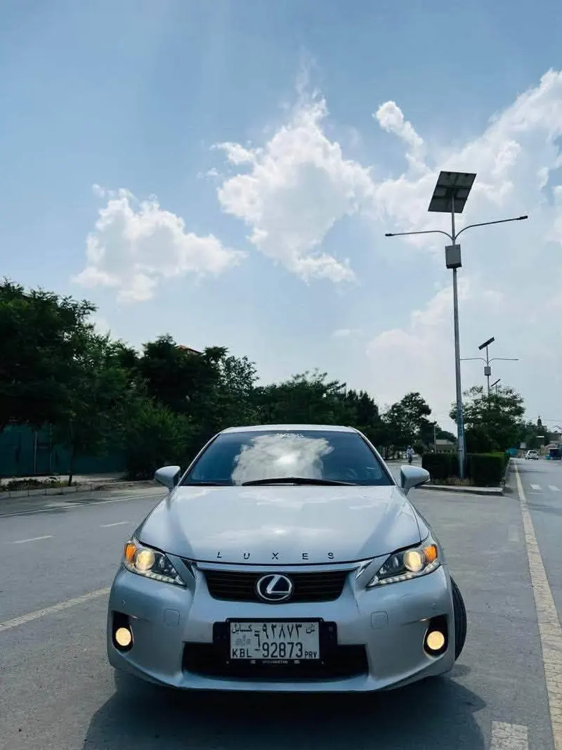 Lexus CT200h 2012 (1)