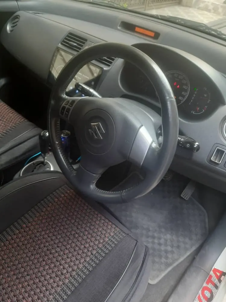 Suzuki Swift 2008 (2)