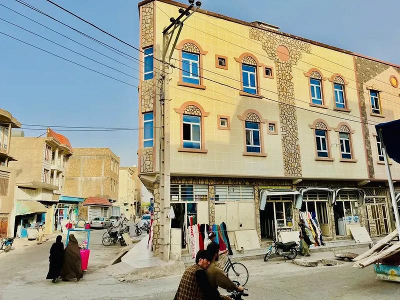 3-storey commercial and residential building for sale, 5 shops, Hashemi Road, Herat (2)