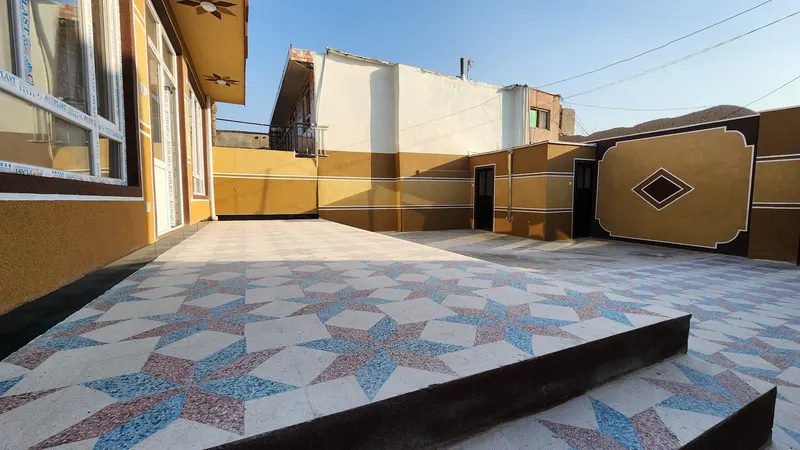 House for sale, 3 rooms, 250 m², Chardehi, District 6 (2)