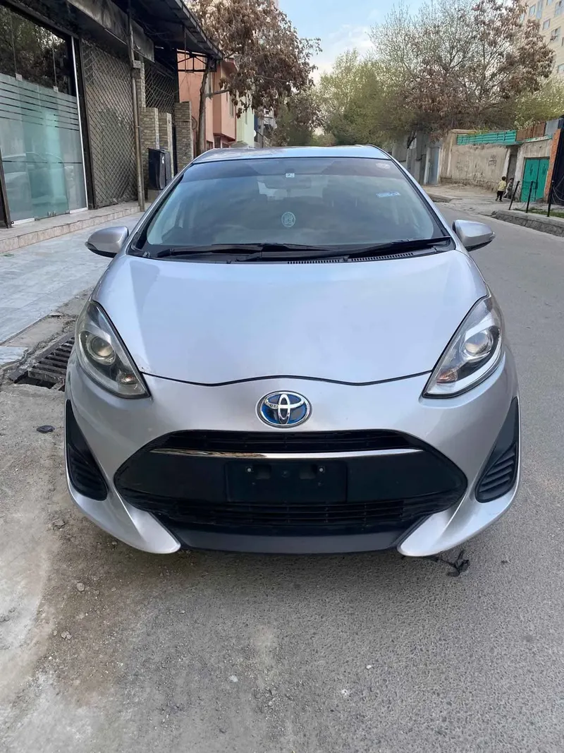 Toyota Aqua 2017 (1)