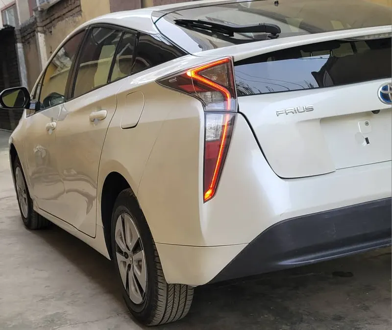 Toyota Prius 2017 (3)
