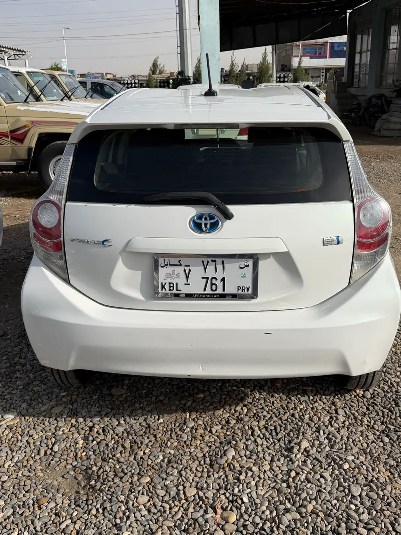 Toyota Aqua 2012 (4)