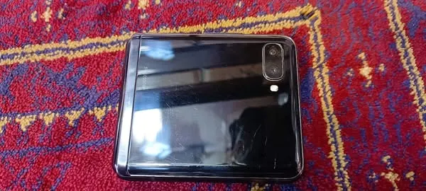 Samsung Z Flip (1)