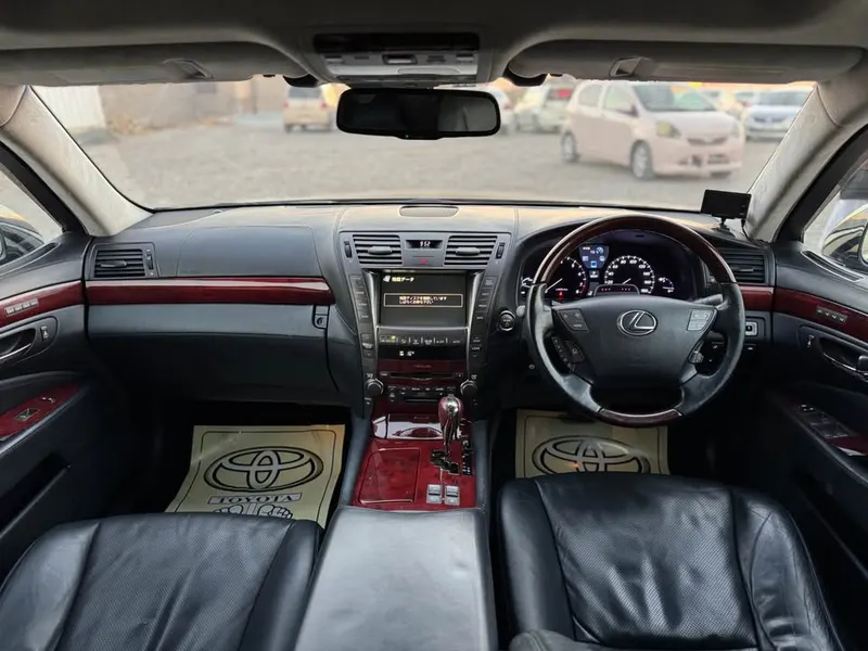 Lexus LS600 2008 (4)