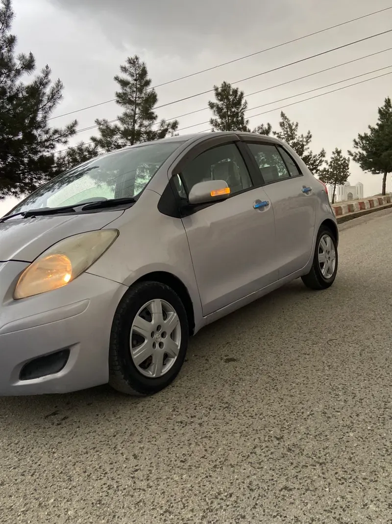 Toyota Vitz 2008 (3)