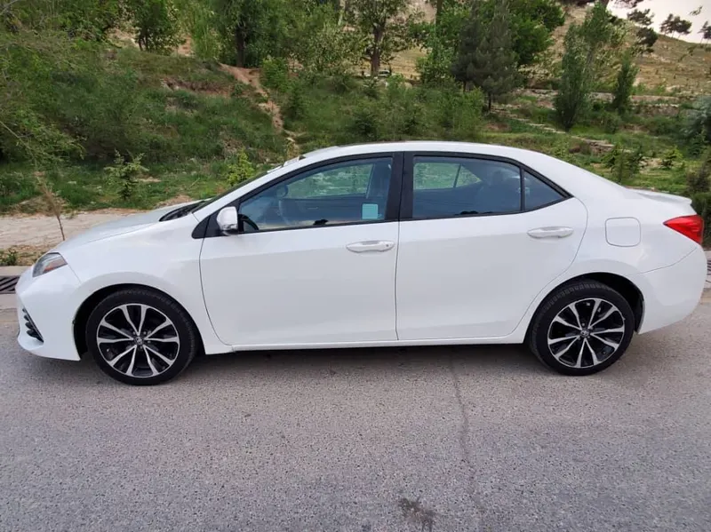 Toyota Corolla 2017 (1)