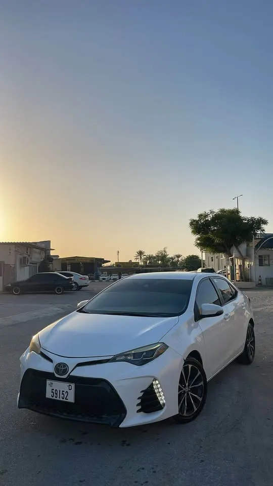 Toyota Corolla 2017 (1)