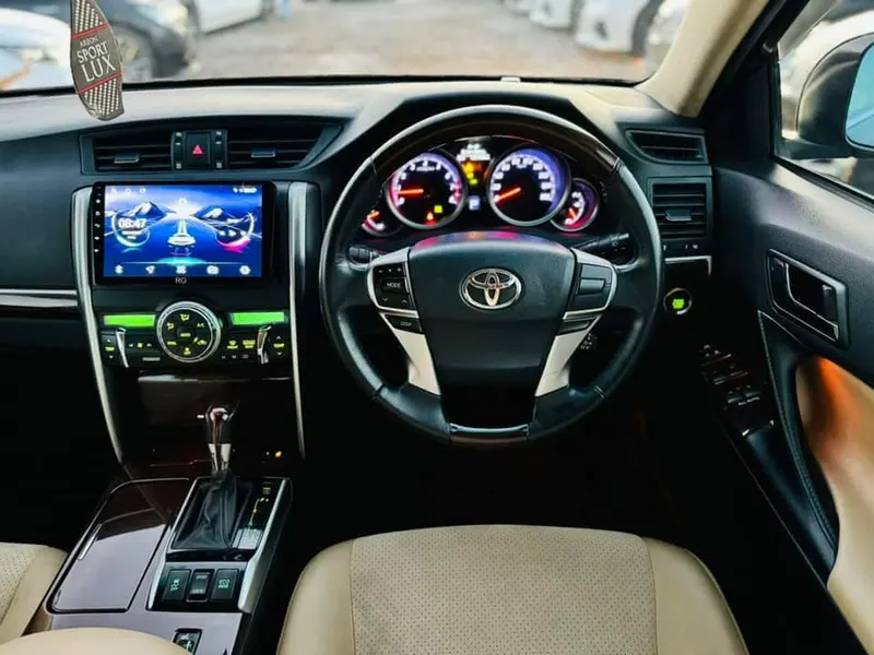 Toyota Mark X Premium 2012 (4)