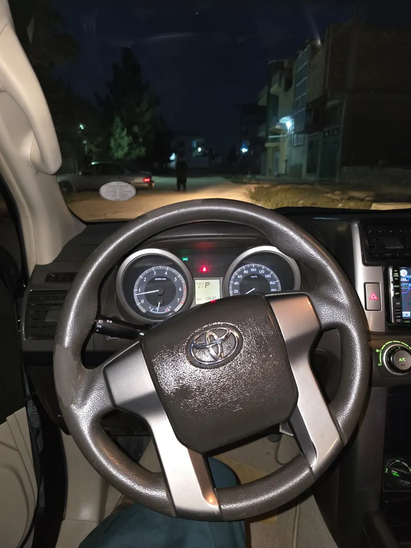 Toyota prado land cruiser 2011 (7)