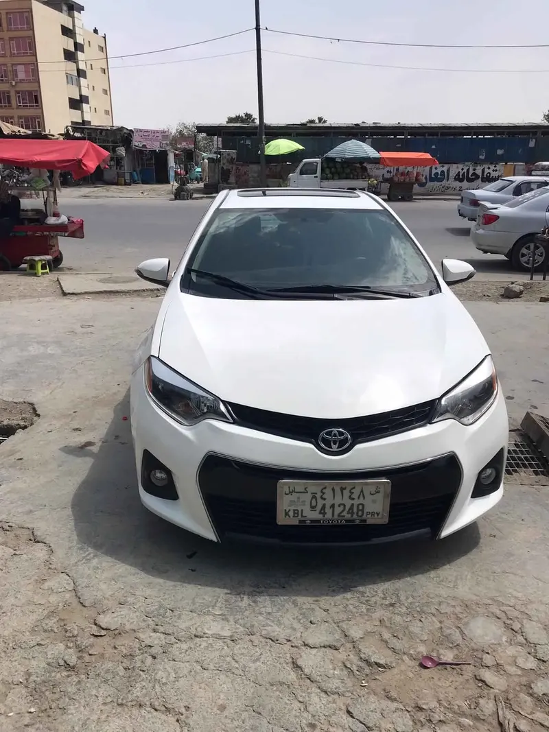 Toyota Corolla 2015 (2)