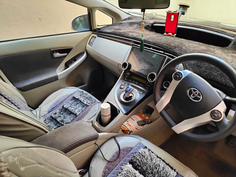 Toyota Prius 2011 (7)
