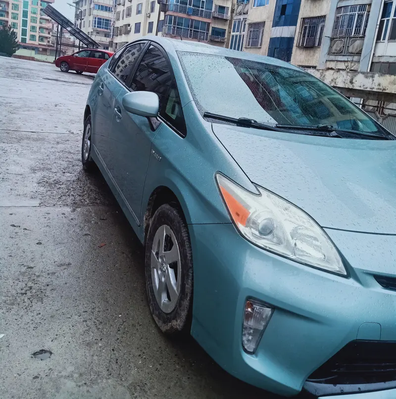 Toyota Prius Hybrid 2013 (2)