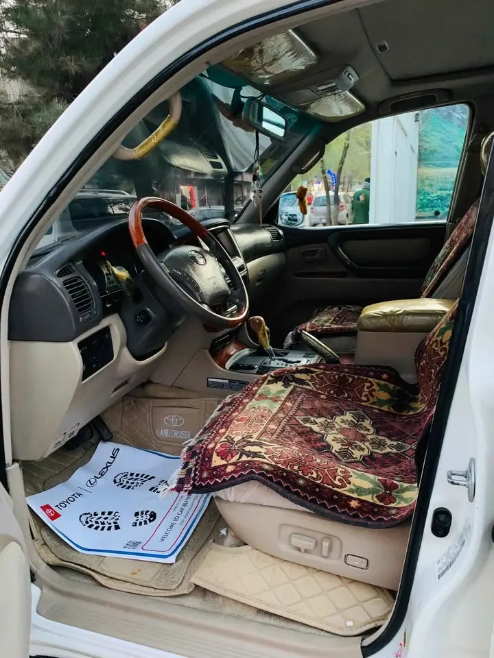 Toyota Land Cruiser VXR 2006 (4)