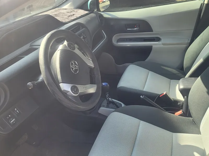 Toyota Aqua 2014 (1)