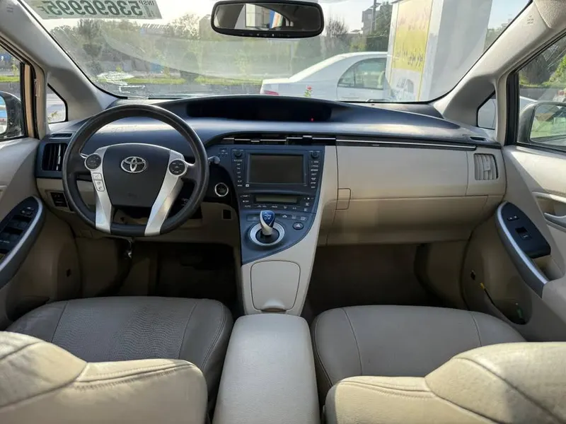 Toyota Prius 2011 (4)