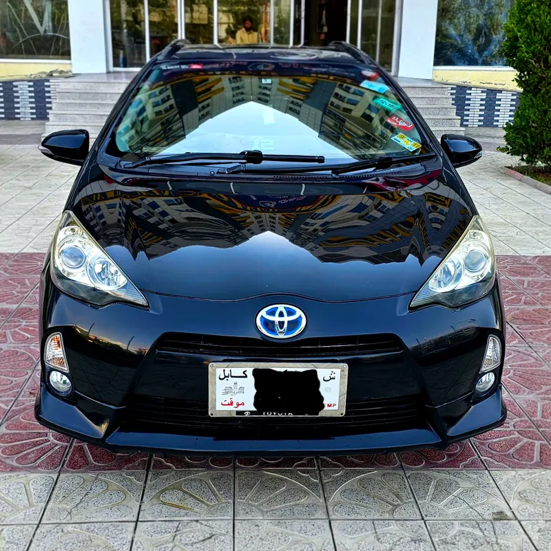 Toyota Aqua 2012 (1)