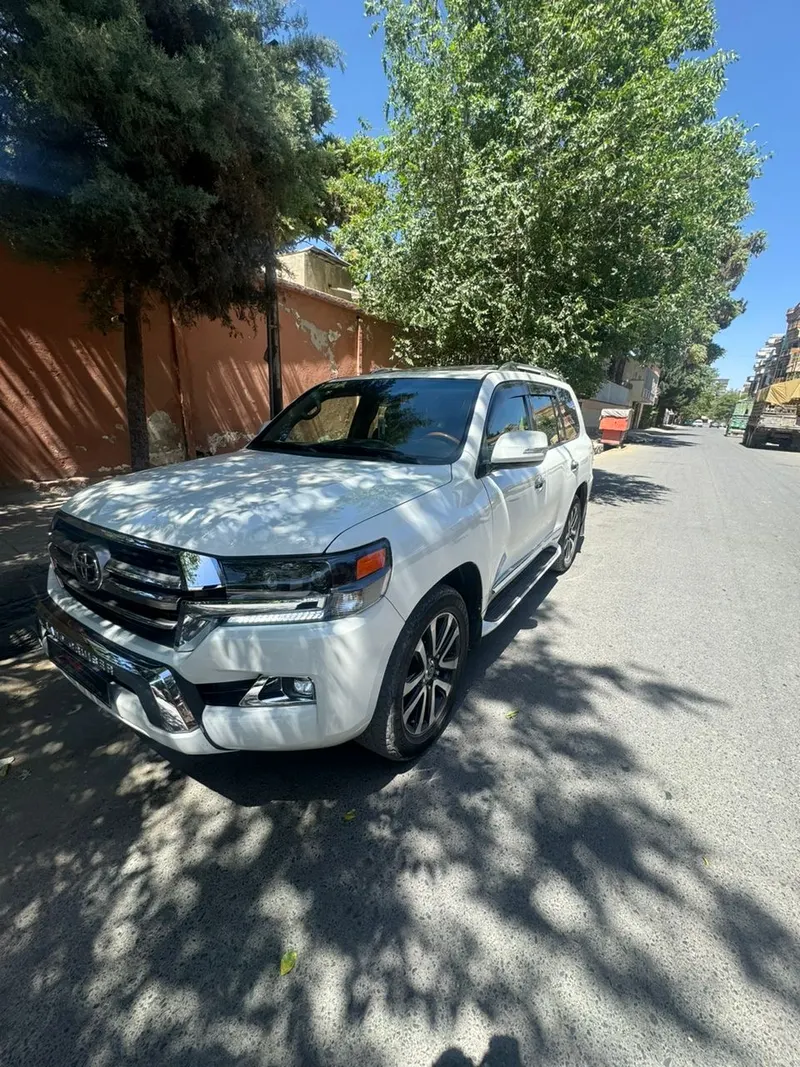 Toyota Land Cruiser VXR 2009 (1)