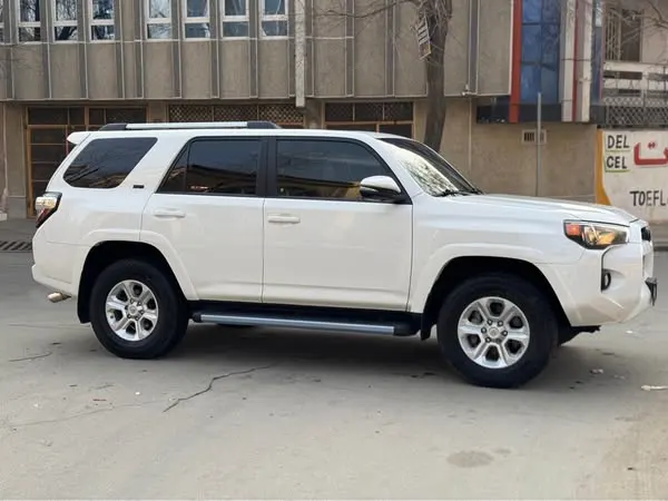 Toyota 4Runner 2020 (2)