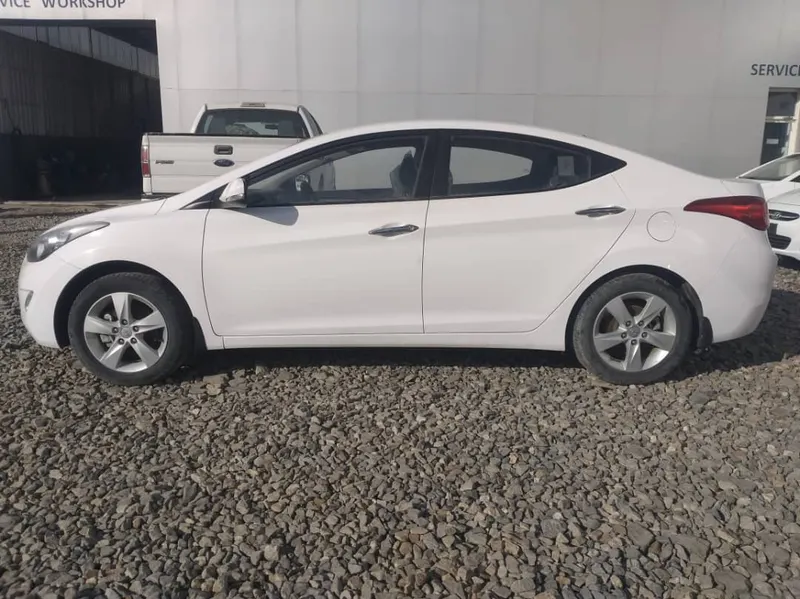 Hyundai Elantra 2013 (3)