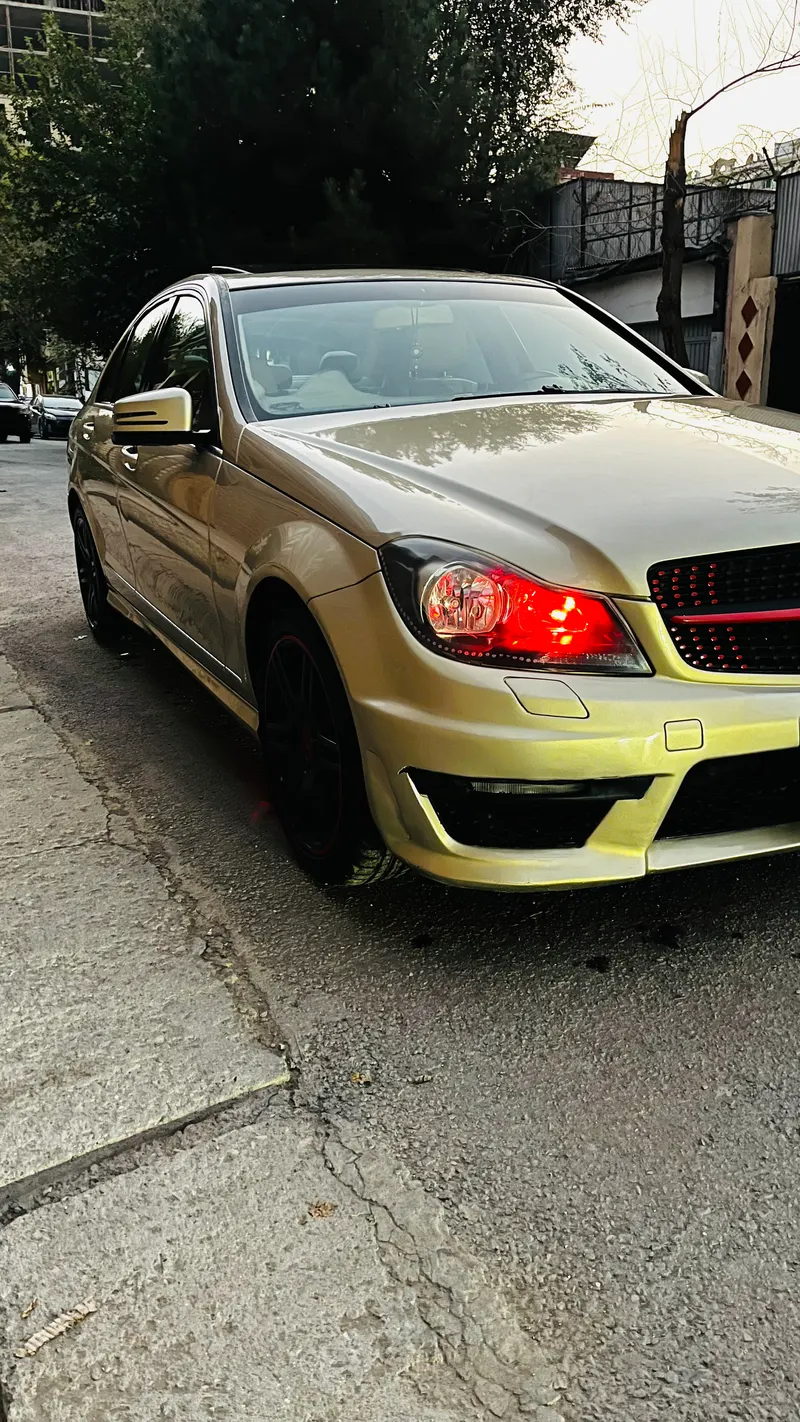 Mercedes-Benz C250 2012 (3)