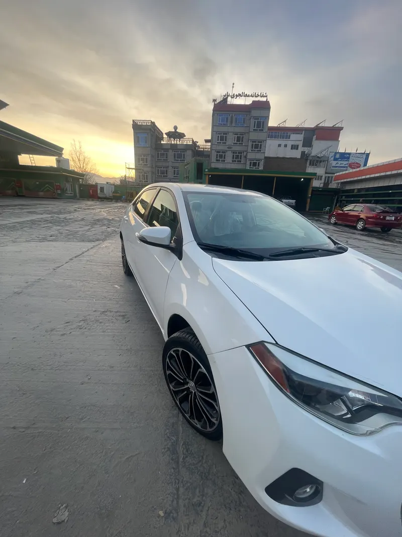 Toyota Corolla 2015 (2)