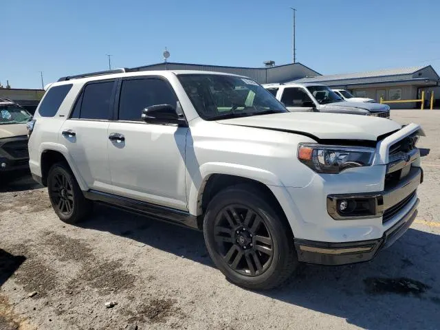 Toyota 4 Runner 2021 (2)