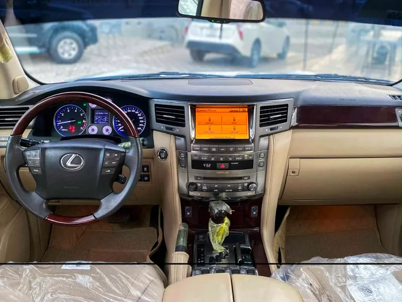 لکسس LX570 2011 (4)