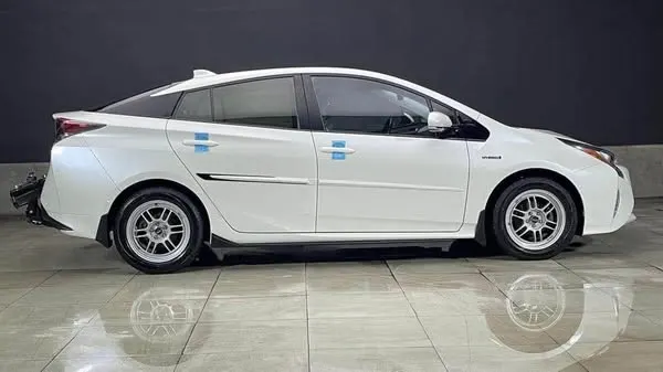 Toyota Prius 2016 (1)