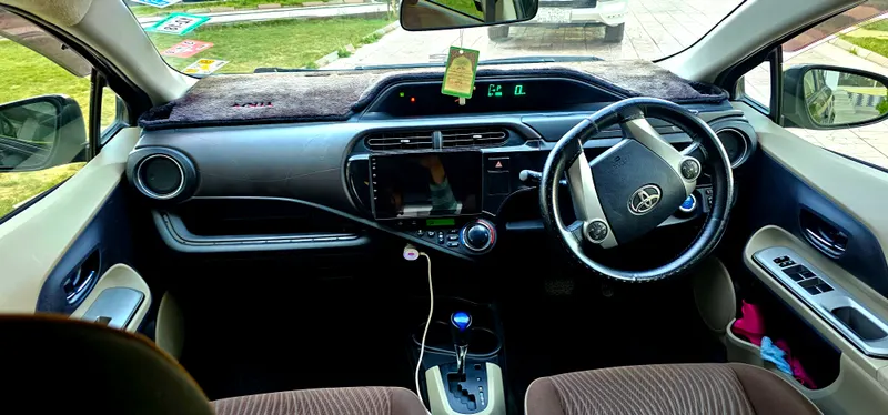 Toyota Aqua 2012 (4)