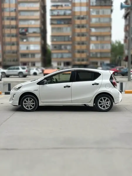 Toyota Aqua 2015 (2)
