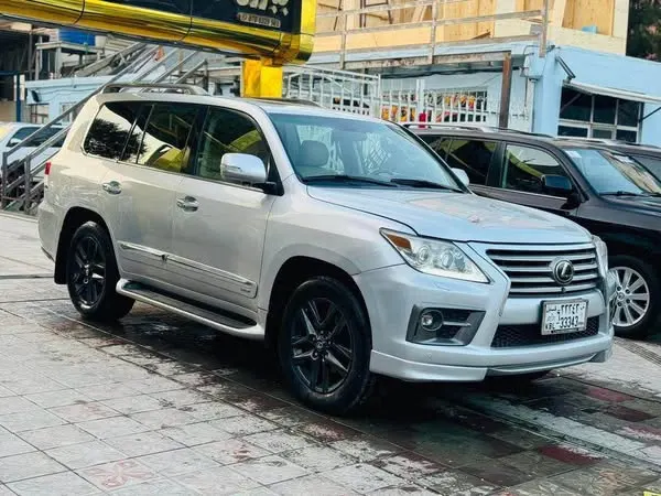 Lexus LX570 2010 (2)