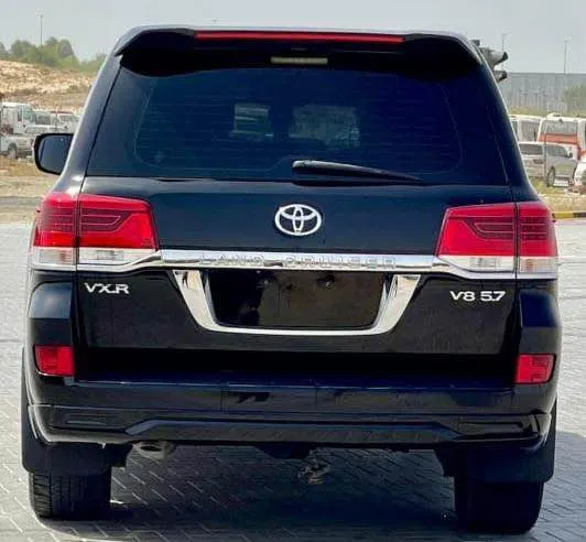 Toyota Land Cruiser VXR 2010 (3)