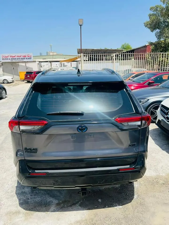 Toyota RAV4 (3)