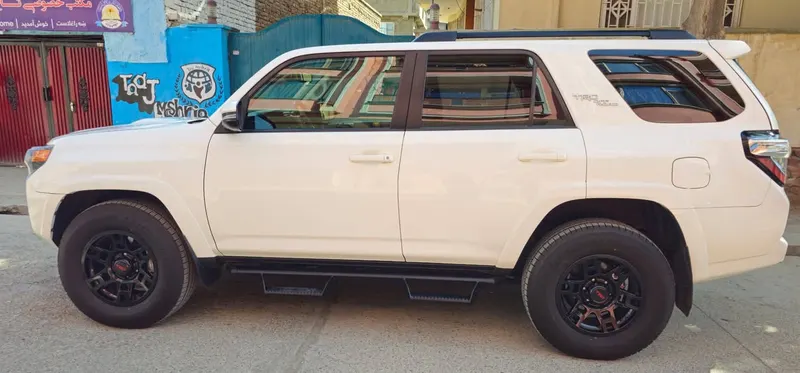 Toyota 4Runner 2020 (2)