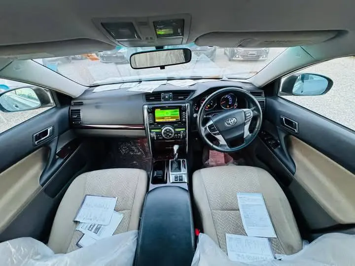 Toyota Mark X 2010 (4)