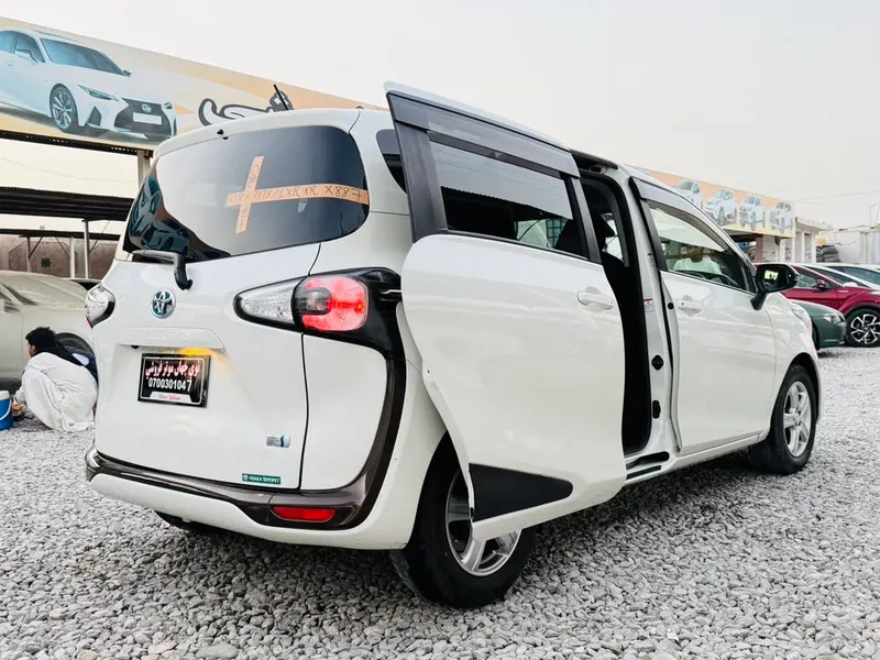 Toyota Sienta Hybrid (3)