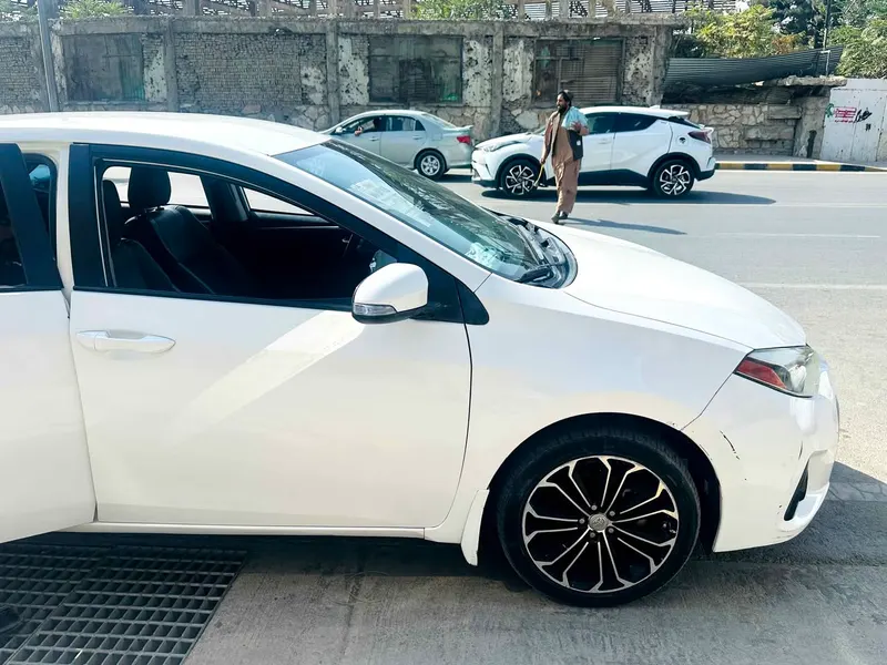 Toyota Corolla 2015 (2)
