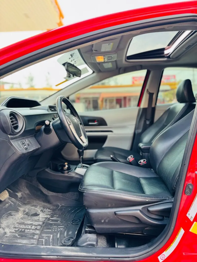 TOYOTA PRIUS C 2014 (7)