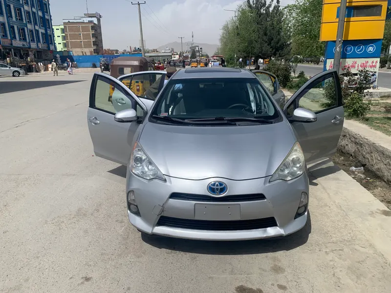 Toyota Aqua 2013 (1)