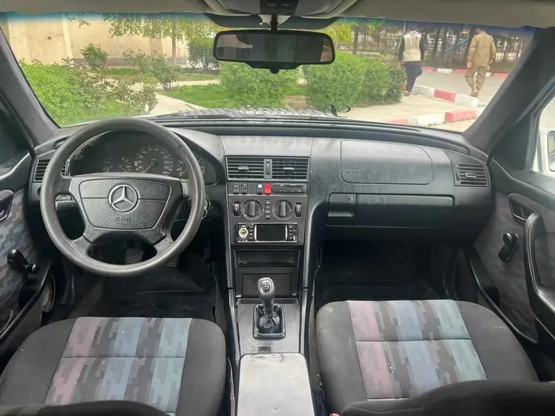Mercedes-Benz 1995 (4)