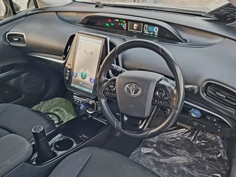 Toyota Prius Hybrid 2019 (4)