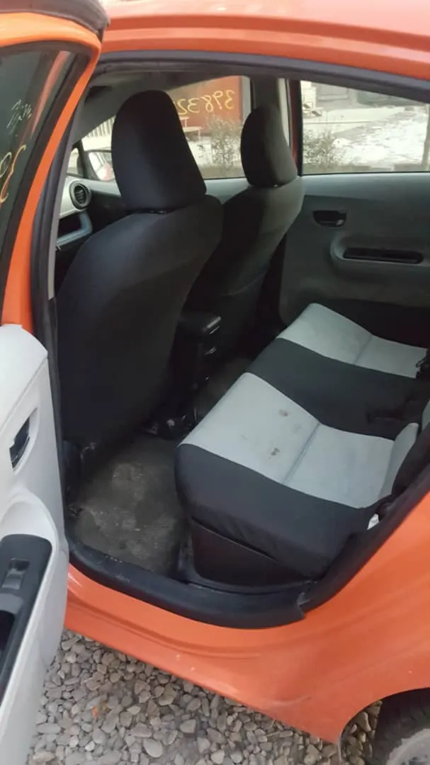 Toyota Aqua 2012 (2)